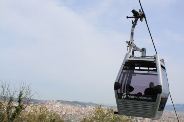 Which cable car is better in Barcelona?